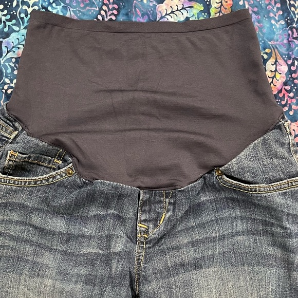 Old Navy Cuffed Full Panel Maternity Capris size 6 - Picture 3 of 6